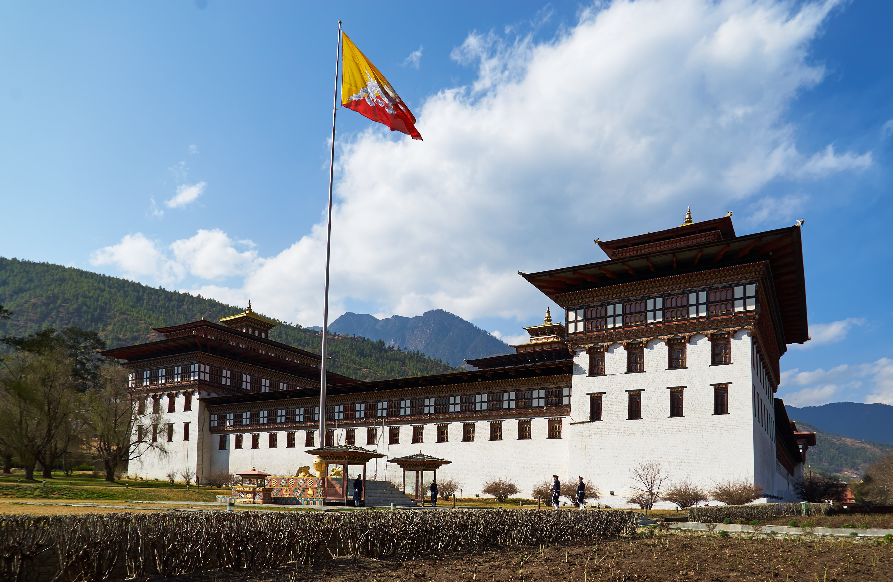 Бутан вопрос. Королевство бутан, Тхимпху. Тхимпху достопримечательности. Бутан город. Достопримечательность бутан Тхимпху.